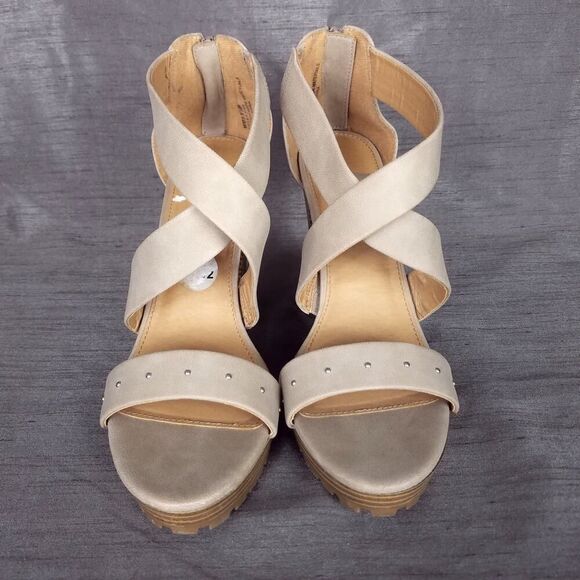 Report Tan Studded Chunky Platform Strappy Sandal High Heels Size 9.5 - Picture 2 of 6